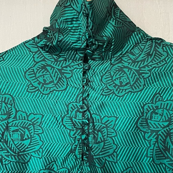 Vintage 80s 90s Emerald Green Floral Silk Secretary Blouse Top w/ Shoulder Pads - Picture 4 of 5